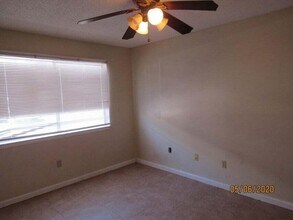 201 E College Blvd in Niceville, FL - Foto de edificio - Building Photo