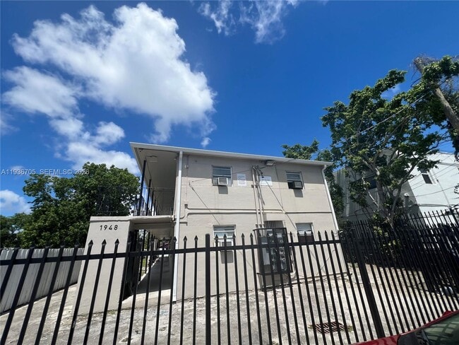 1948 NW 2nd Ct