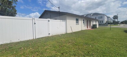 6625 W Shore Cir in Tampa, FL - Building Photo - Building Photo