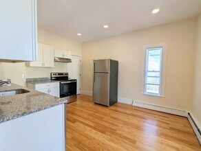 18 Cameron Ave, Unit 1 in Cambridge, MA - Building Photo - Building Photo