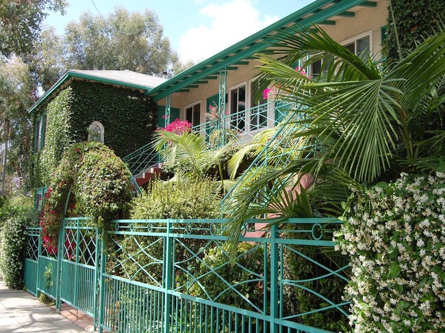 901 N Formosa Ave