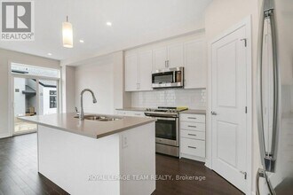 108 Wabikon Cres in Ottawa, ON - Building Photo - Building Photo