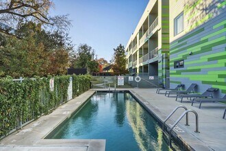 4004 Banister Ln, Unit 214 in Austin, TX - Foto de edificio - Building Photo