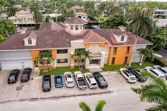 64 Isle of Venice Dr in Fort Lauderdale, FL - Building Photo - Building Photo