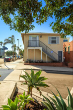 232 11th St, Unit B in Manhattan Beach, CA - Building Photo - Building Photo