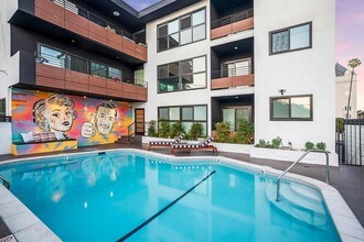 Element WeHo in West Hollywood, CA - Foto de edificio - Building Photo