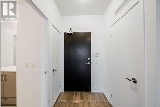 10 Honeycrisp Cres in Vaughan, ON - Building Photo - Building Photo