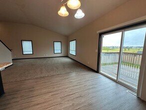 3017 33rd Ave S in Moorhead, MN - Building Photo - Building Photo