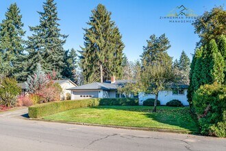1439 Happy Ln in Eugene, OR - Foto de edificio - Building Photo
