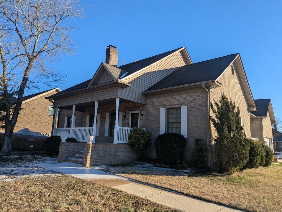 3931 Wood Ave in Archdale, NC - Building Photo