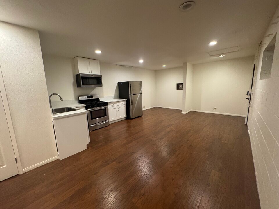673 Brookside Ln in Sierra Madre, CA - Building Photo
