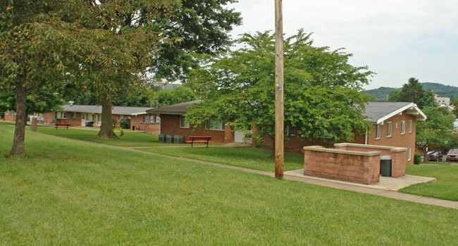 Parkland Terrace in Charleston, WV - Building Photo - Building Photo