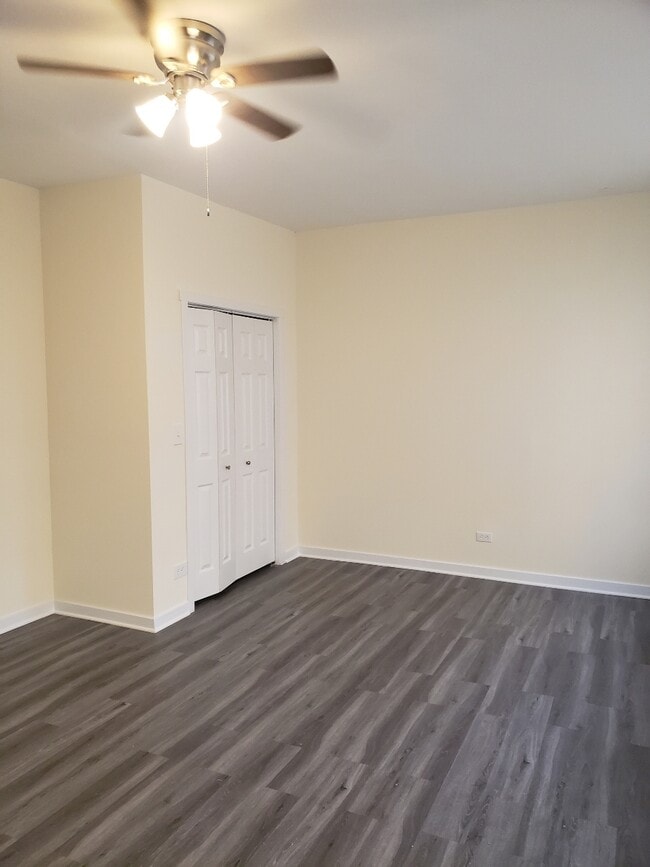 4815 W Belle Plaine Ave, Unit 111 in Chicago, IL - Building Photo - Building Photo