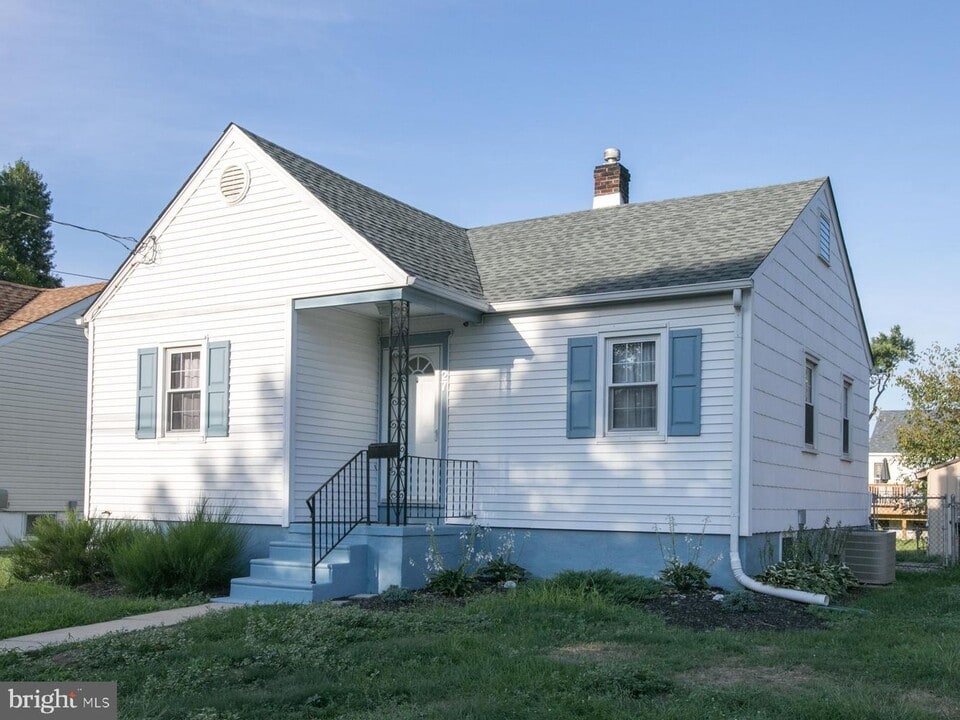 27 Grant Ave in Mt Ephraim, NJ - Building Photo