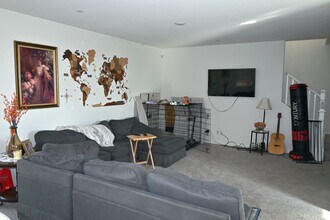 8249 Peterborough Wy in Elk Grove, CA - Building Photo - Building Photo