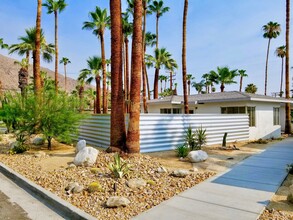 340 Avenida Ortega in Palm Springs, CA - Building Photo - Building Photo