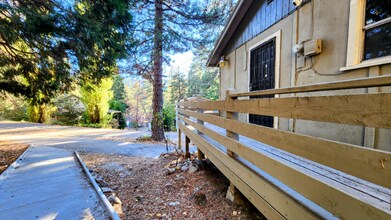 23094 Cedar Way in Crestline, CA - Building Photo - Building Photo