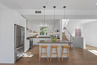 1662 Lucile Ave, Unit 1662 in Los Angeles, CA - Building Photo - Building Photo