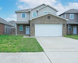 13823 Leabrandon Ln in Houston, TX - Building Photo