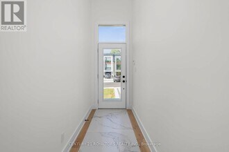 5B Pine Ave N in Mississauga, ON - Building Photo - Building Photo