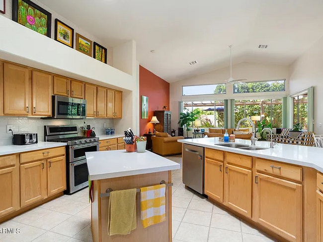 18059 W Hickcox Dr in Surprise, AZ - Building Photo - Building Photo