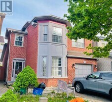78 Shady Pine Cir in Brampton, ON - Building Photo