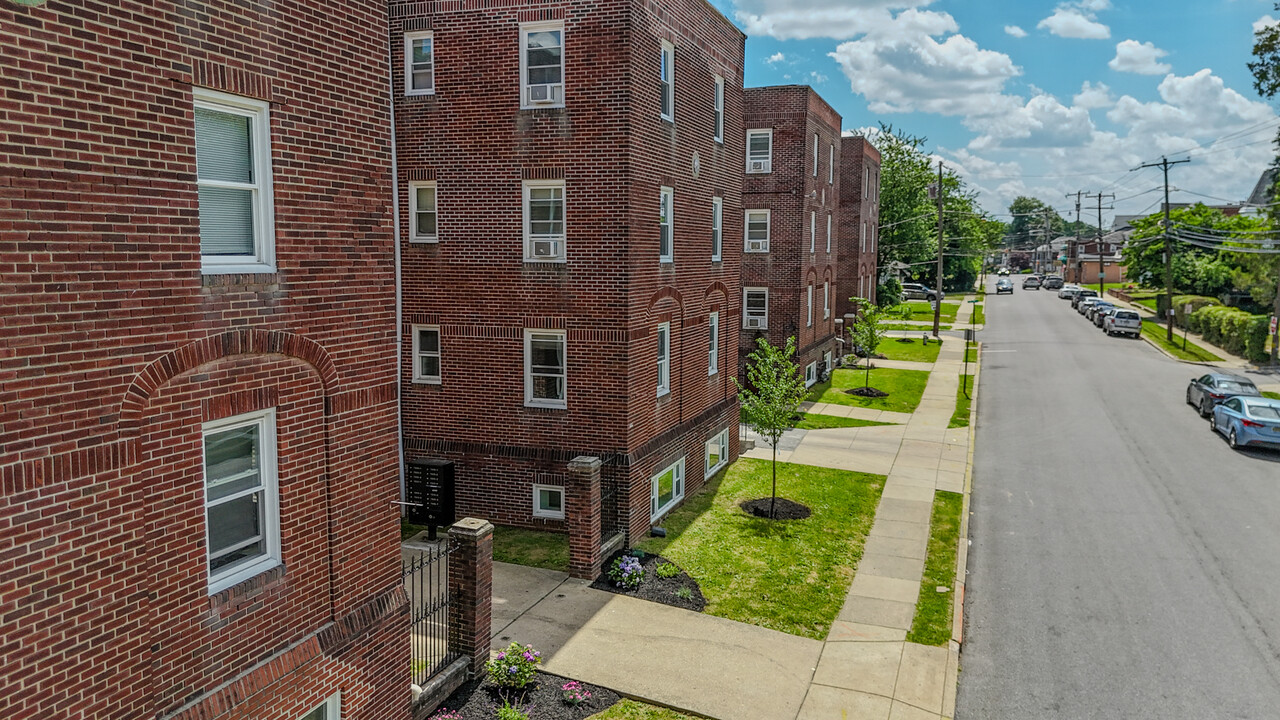 Folcroft Courts Apartments in Folcroft, PA - Building Photo