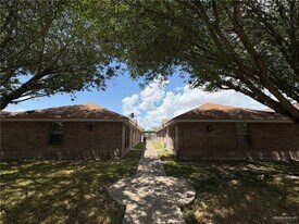 11 W Candlelight Ln in Edinburg, TX - Building Photo