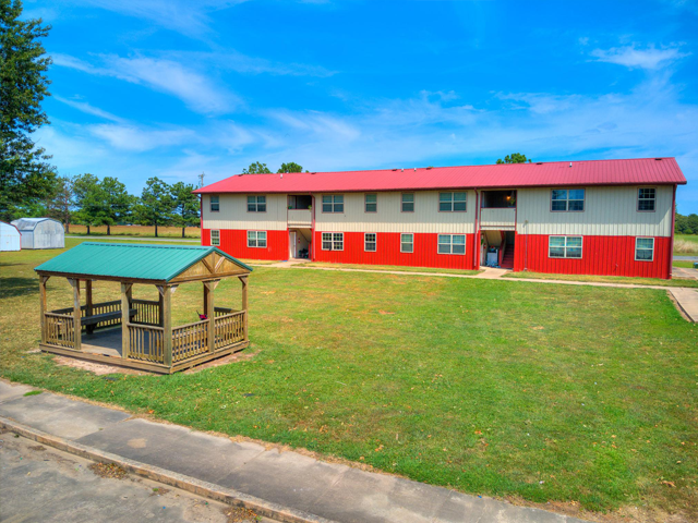 The Meadows Apartments in Stigler, OK - Foto de edificio - Primary Photo