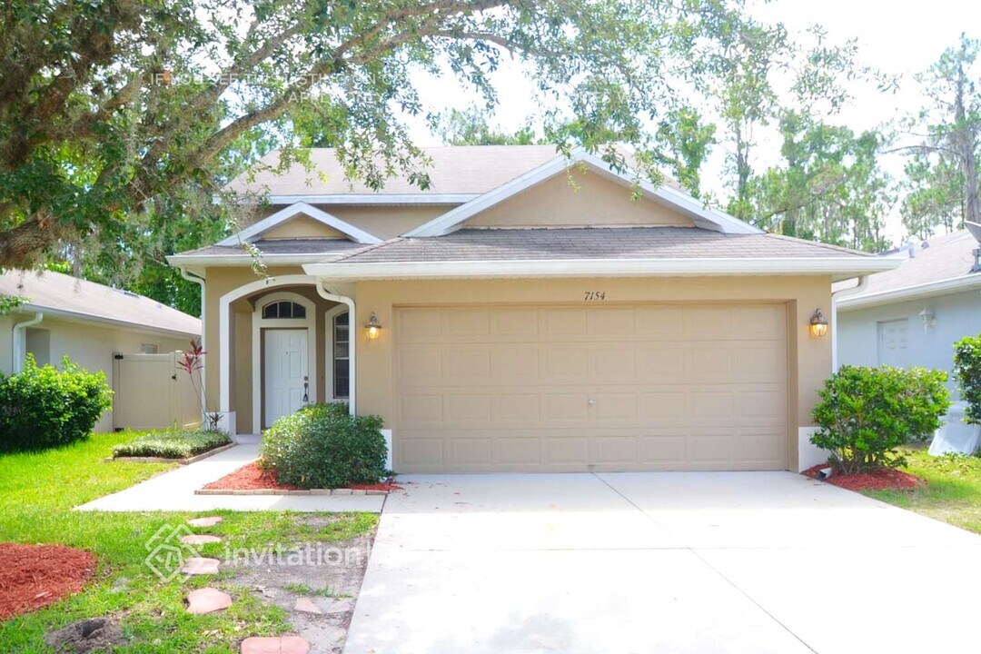 7154 Kendall Heath Way in Land O Lakes, FL - Foto de edificio