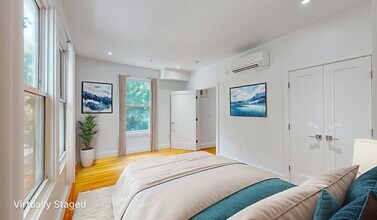 21 Regent Cir in Brookline, MA - Foto de edificio - Building Photo