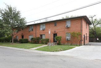 Swisswood Apartments in Dallas, TX - Building Photo - Building Photo