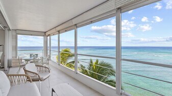 2979 Kalakaua Ave in Honolulu, HI - Building Photo