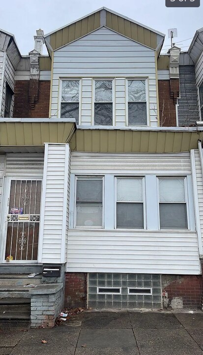 5725 Baltimore Ave in Philadelphia, PA - Building Photo