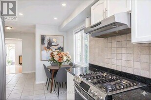 1508 Pinecliff Rd in Oakville, ON - Building Photo