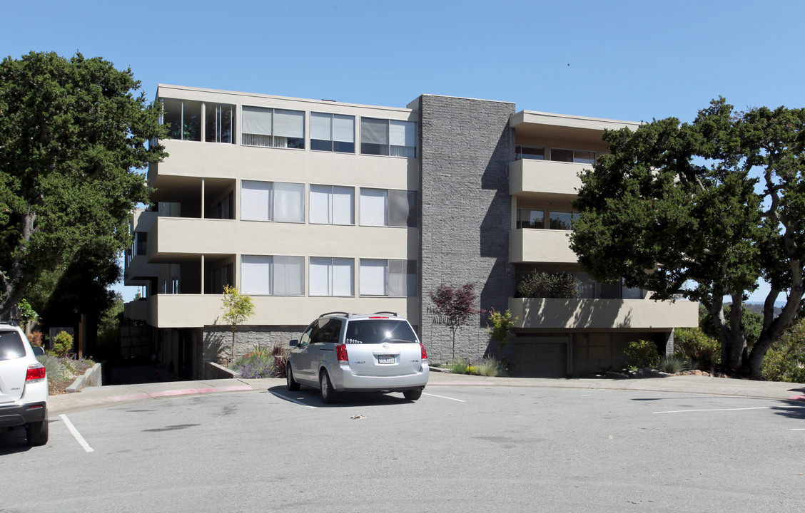 The Mounds in San Mateo, CA - Building Photo