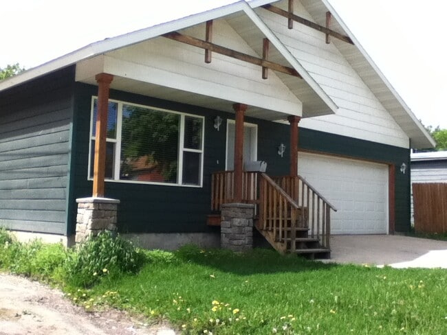 property at 418 W Grant St