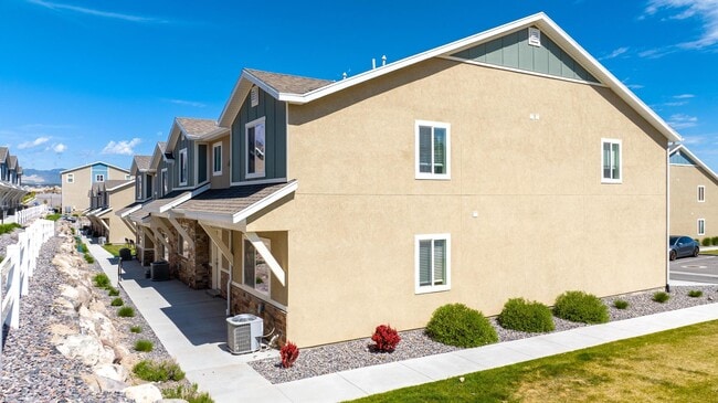 14861 S Marble Rock Way in Herriman, UT - Foto de edificio - Building Photo