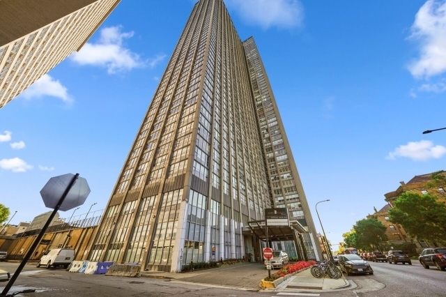 655 W Irving Park Rd, Unit 3512 in Chicago, IL - Building Photo - Building Photo