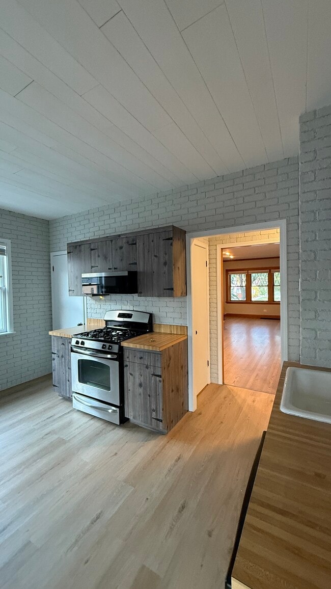 property at 6614 N Northwest Hwy