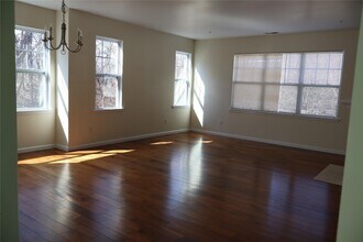 113 Wood Lake Dr in Middletown, NY - Building Photo - Building Photo