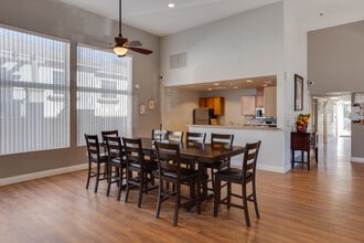 Castaic Lake Senior Apartments in Castaic, CA - Foto de edificio - Building Photo