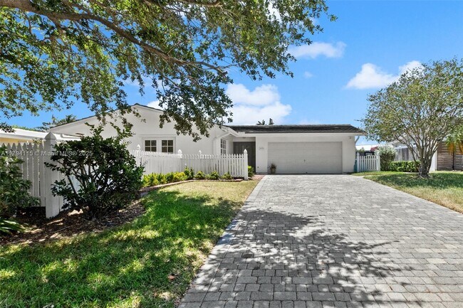 2070 NE 54th Ct in Fort Lauderdale, FL - Building Photo - Building Photo