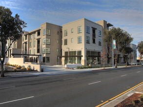 mResidences Mountain View in Mountain View, CA - Building Photo - Building Photo