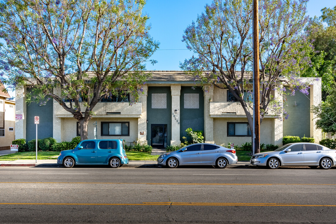 16226 Vanowen St in Van Nuys, CA - Building Photo