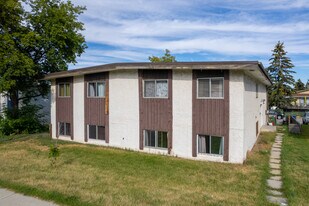 11424 Elbow Dr SW in Calgary, AB - Building Photo