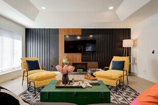 11000 Springhollow Rd in Oklahoma City, OK - Building Photo