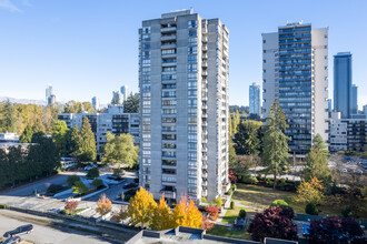 Edgewood Place in Burnaby, BC - Building Photo - Building Photo