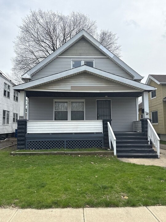 12106 Lenacrave Ave in Cleveland, OH - Building Photo