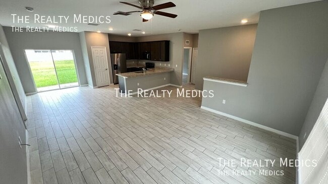 2850 Gabrysh Ave SE in Palm Bay, FL - Building Photo - Building Photo